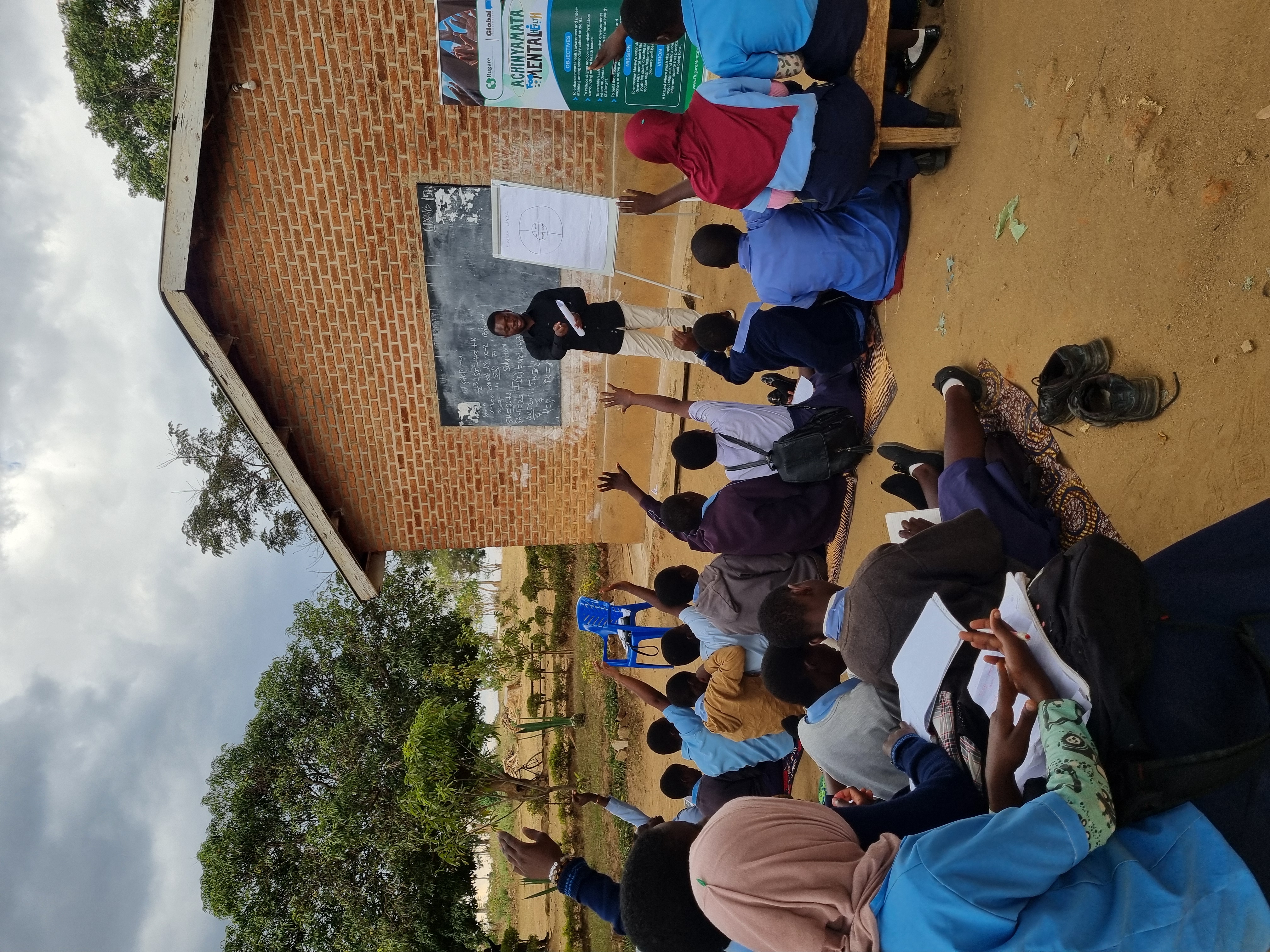 Rugare mental health club session with students